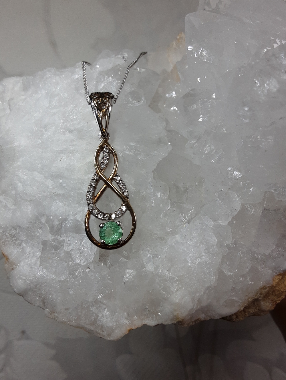925 emerald pendant with chain.